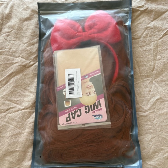 Red wig. Perfect condition. For blossom costume or whatever - Picture 2 of 3